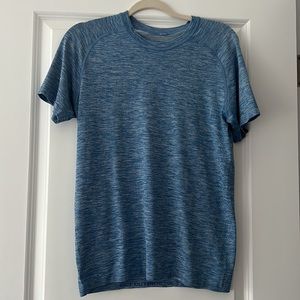Blue Size Small Men’s Lululemon Athletic Short Sleeve Shirt